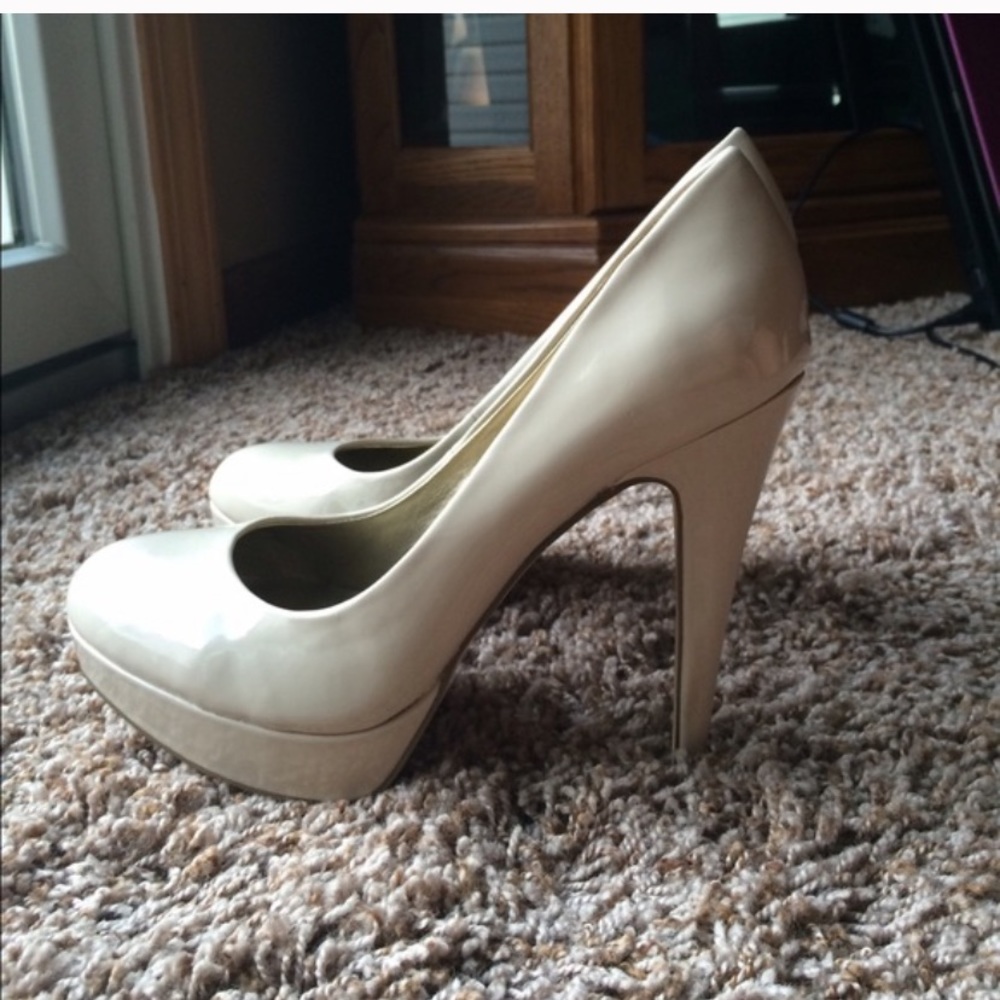 G by Guess nude heels